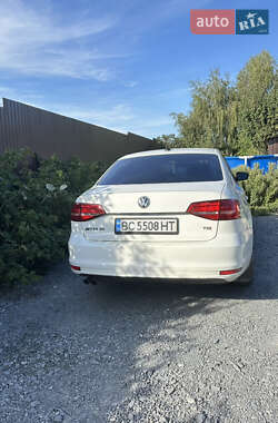Седан Volkswagen Jetta 2014 в 