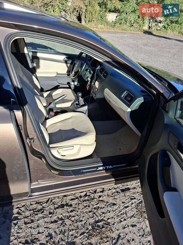 Седан Volkswagen Jetta 2010 в Києві