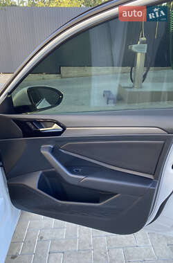 Седан Volkswagen Jetta 2018 в 