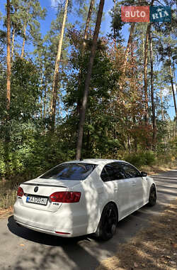 Седан Volkswagen Jetta 2011 в 