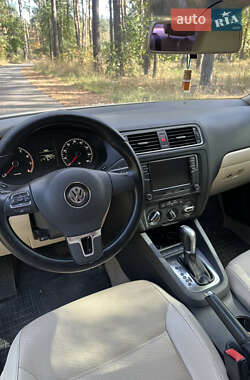 Седан Volkswagen Jetta 2011 в 