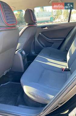 Седан Volkswagen Jetta 2014 в 