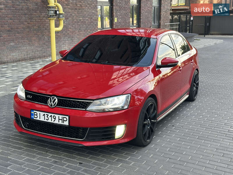 Седан Volkswagen Jetta 2013 в 