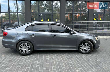 Седан Volkswagen Jetta 2014 в 