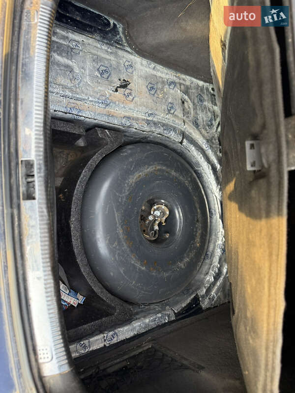 Седан Volkswagen Jetta 2000 в Львове