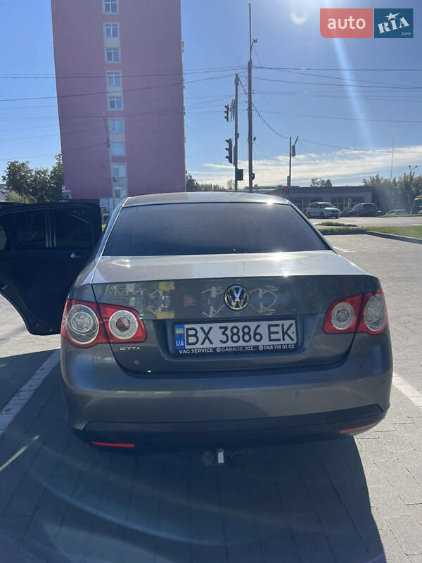 Седан Volkswagen Jetta 2010 в Хмельницькому