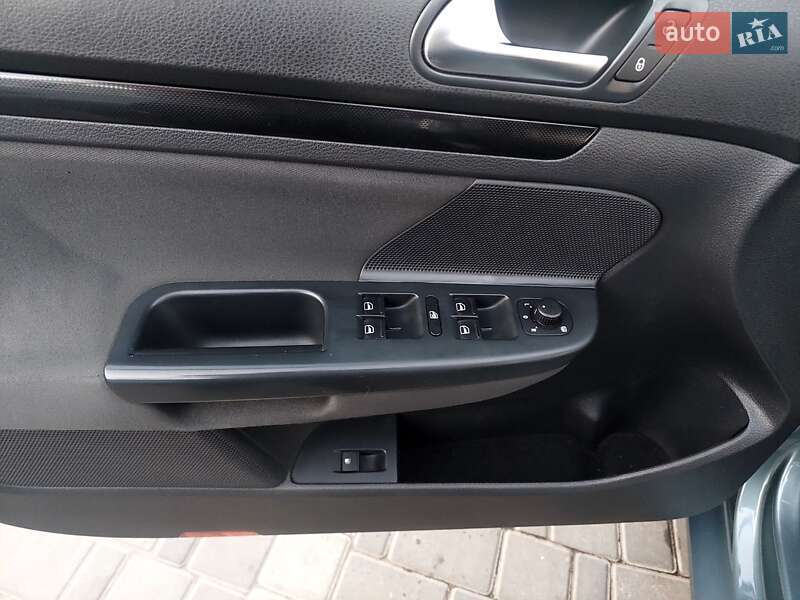 Седан Volkswagen Jetta 2009 в Новоукраинке