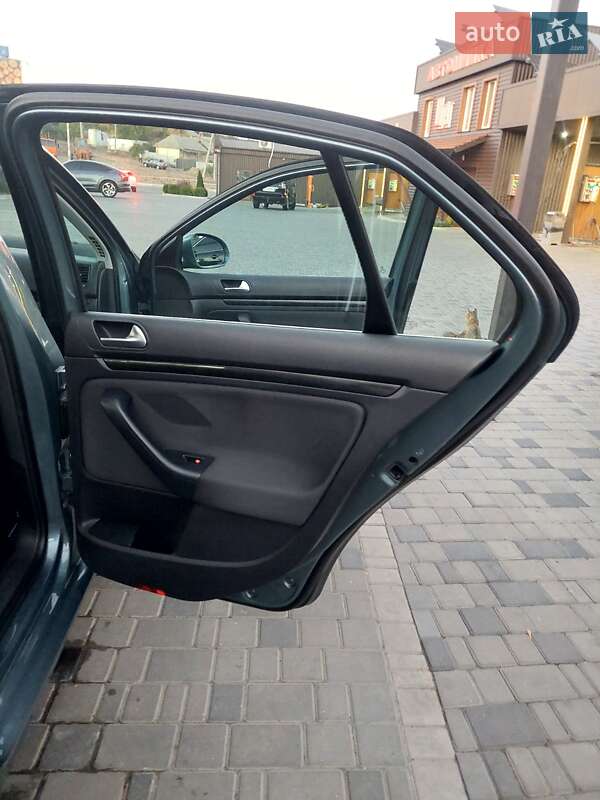 Седан Volkswagen Jetta 2009 в Новоукраинке