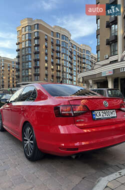 Седан Volkswagen Jetta 2015 в 