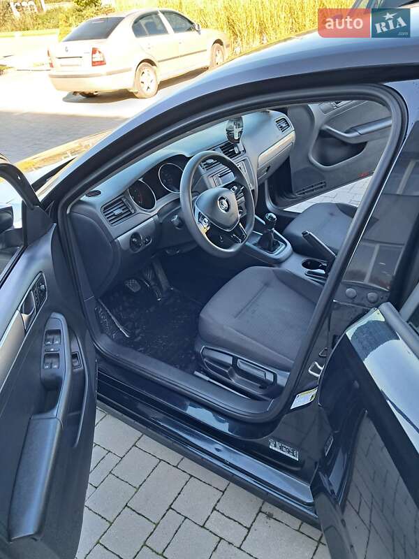 Седан Volkswagen Jetta 2015 в Мурованом фото 35 Седан Volkswagen Jetta 2015 в Мурованом