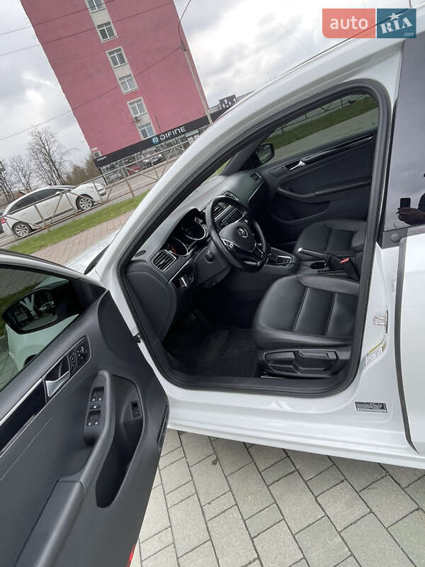 Седан Volkswagen Jetta 2017 в Хмельницькому