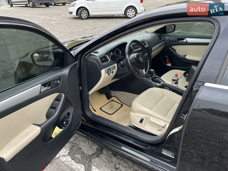Седан Volkswagen Jetta 2014 в Києві