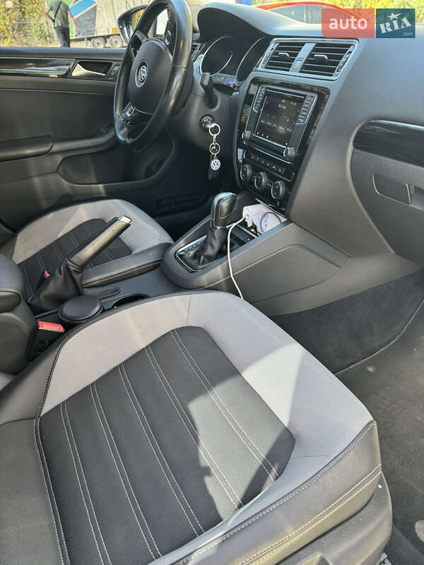 Седан Volkswagen Jetta 2016 в Харькове