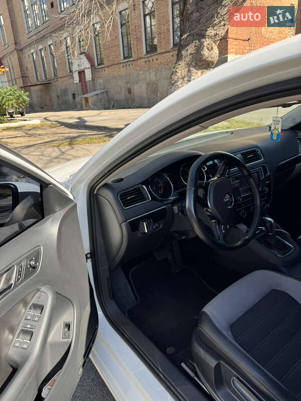 Седан Volkswagen Jetta 2016 в Харькове