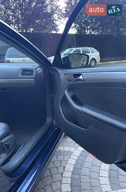 Седан Volkswagen Jetta 2014 в 
