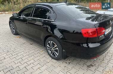 Седан Volkswagen Jetta 2011 в 