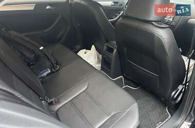 Седан Volkswagen Jetta 2011 в 