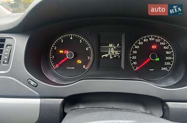 Седан Volkswagen Jetta 2011 в 