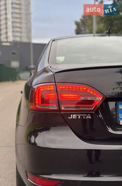 Седан Volkswagen Jetta 2013 в 