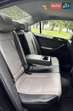 Седан Volkswagen Jetta 2013 в 