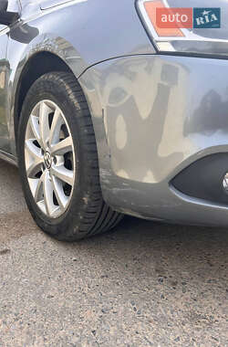 Седан Volkswagen Jetta 2014 в 
