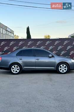 Седан Volkswagen Jetta 2005 в 