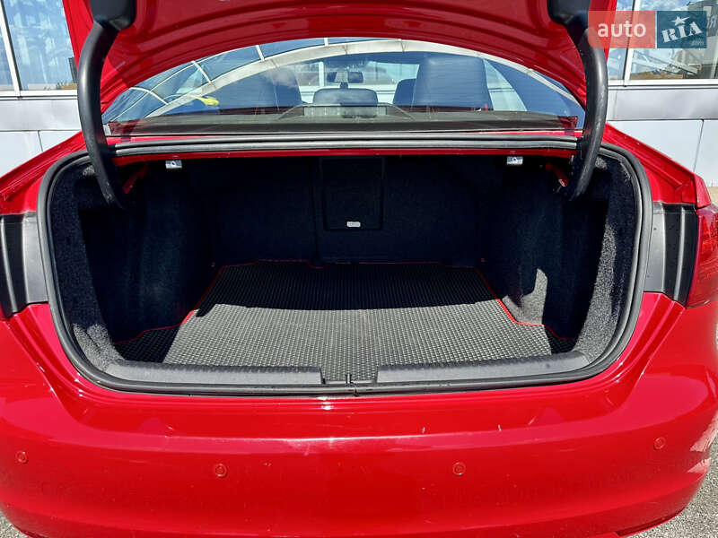 Седан Volkswagen Jetta 2014 в Киеве фото 24 Седан Volkswagen Jetta 2014 в Киеве