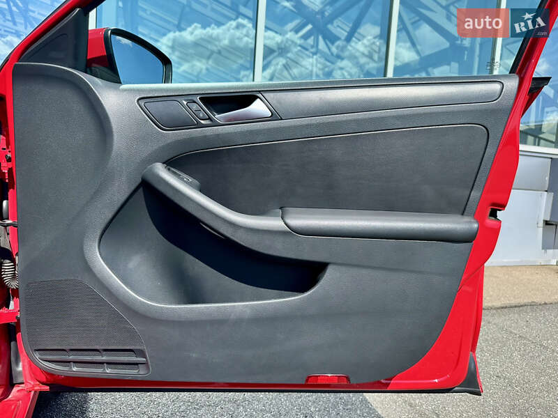Седан Volkswagen Jetta 2014 в Киеве фото 41 Седан Volkswagen Jetta 2014 в Киеве