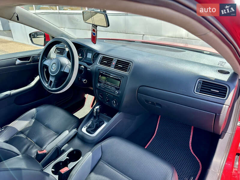 Седан Volkswagen Jetta 2014 в Киеве фото 44 Седан Volkswagen Jetta 2014 в Киеве