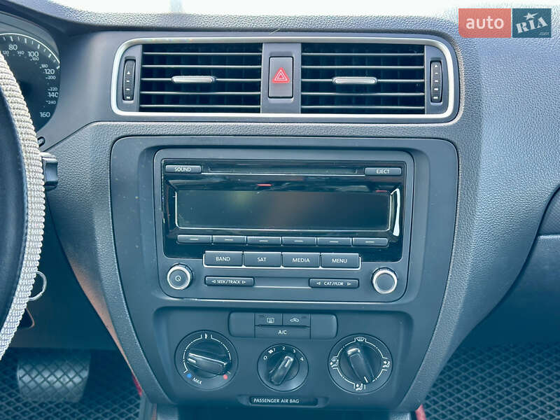 Седан Volkswagen Jetta 2014 в Киеве фото 49 Седан Volkswagen Jetta 2014 в Киеве