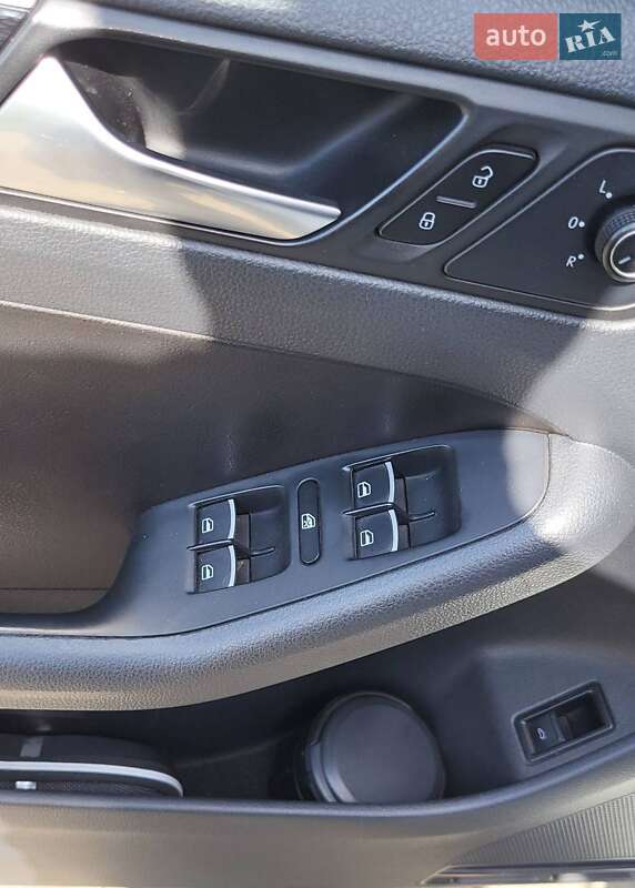 Седан Volkswagen Jetta 2016 в Киеве