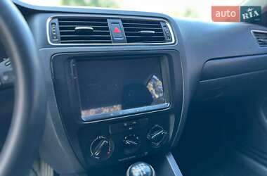 Седан Volkswagen Jetta 2012 в 