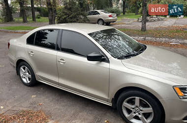 Седан Volkswagen Jetta 2013 в 