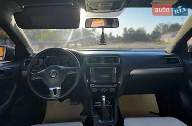 Седан Volkswagen Jetta 2013 в 