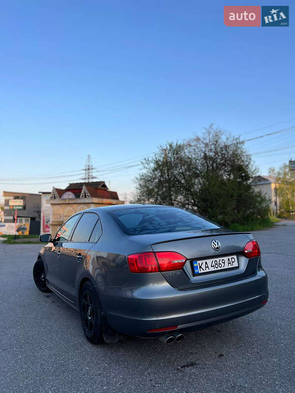 Седан Volkswagen Jetta 2014 в Стрые