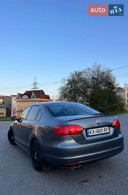 Седан Volkswagen Jetta 2014 в 