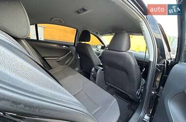 Седан Volkswagen Jetta 2013 в 