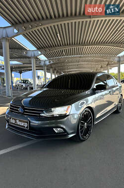 Седан Volkswagen Jetta 2015 в 