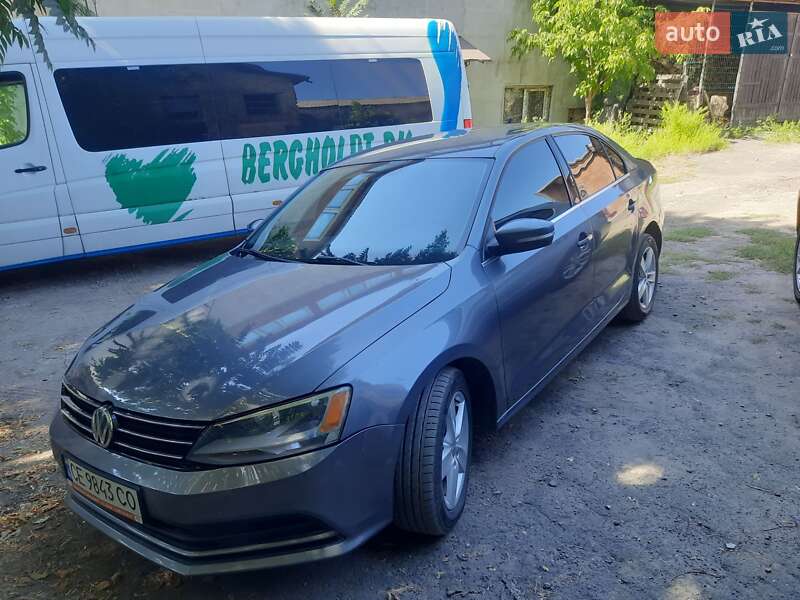 Седан Volkswagen Jetta 2013 в 