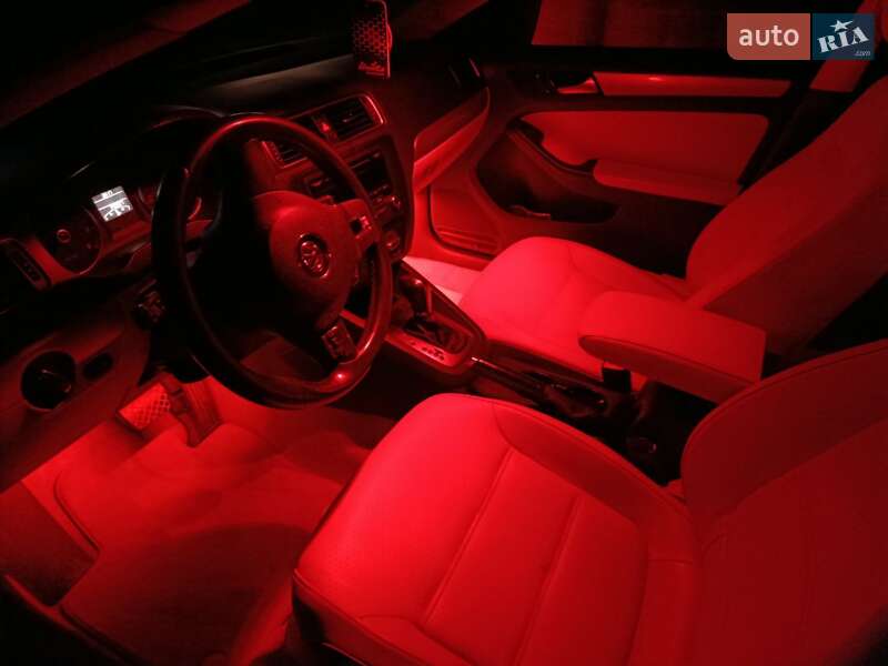 Седан Volkswagen Jetta 2014 в Львові