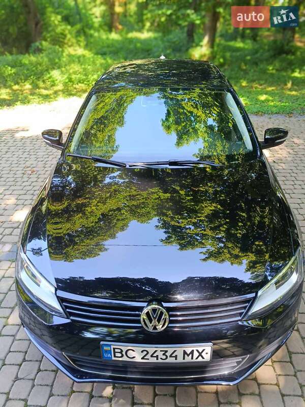 Седан Volkswagen Jetta 2014 в Львові