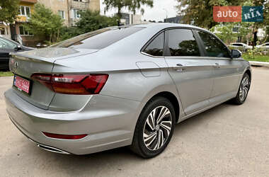 Седан Volkswagen Jetta 2019 в 