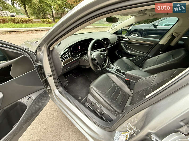 Седан Volkswagen Jetta 2019 в Ровно