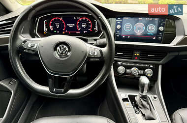 Седан Volkswagen Jetta 2019 в 