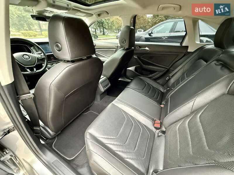 Седан Volkswagen Jetta 2019 в Ровно