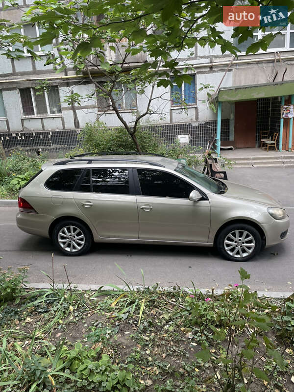 Универсал Volkswagen Jetta 2012 в 