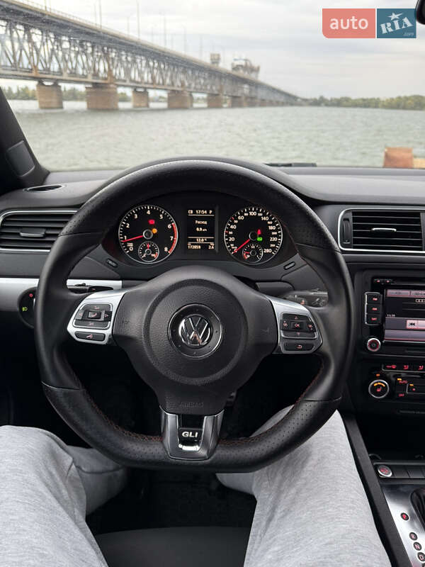 Седан Volkswagen Jetta 2012 в Днепре