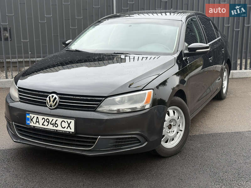 Седан Volkswagen Jetta 2013 в 