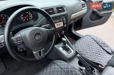 Седан Volkswagen Jetta 2013 в 