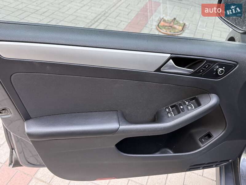 Седан Volkswagen Jetta 2013 в Запорожье
